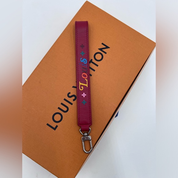 LOUIS VUITTON New Wave Long Wallet/Wristlet
Quilted Leather Rouge - Picture 15 of 16